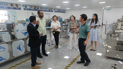 Últimas notícias da empresa sobre Contrato bem-sucedido com um cliente americano: Encomenda de 150.000 dólares para máquinas automáticas de pão garantida